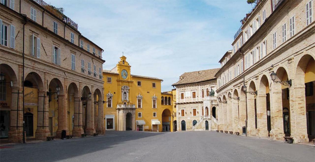 Appartamento A Palazzo Vinci Fermo Exterior photo